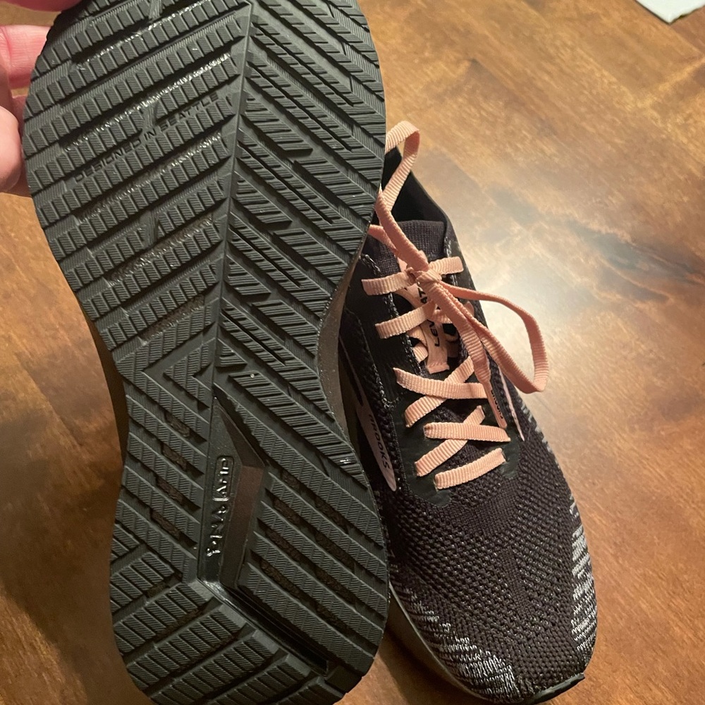 Brooks tennis shoes